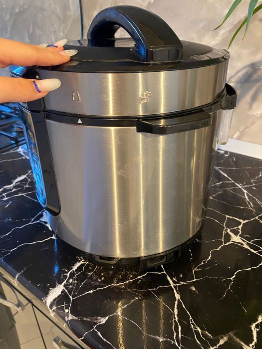 Vând oala multicooker
