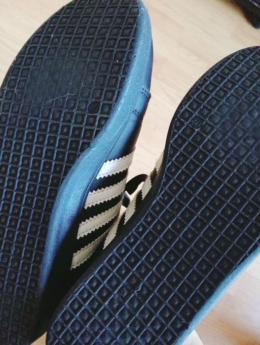 Papuci adidas aproape noi