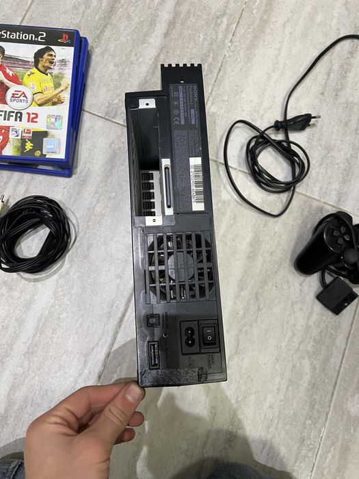 Playstation 2 с джойстик и 3 игри
