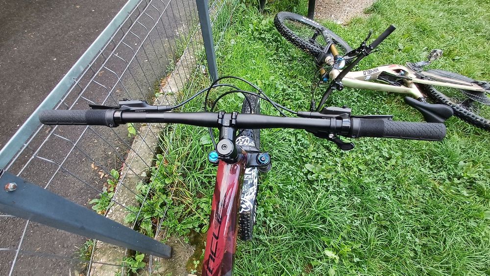 Vând bicicleta polygon syncline c3