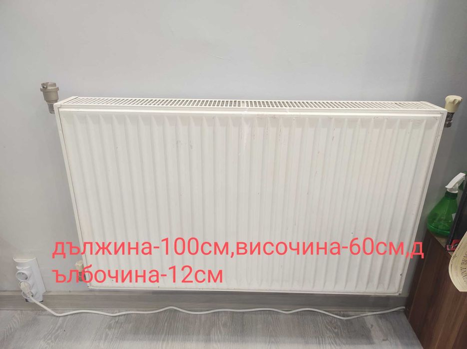 Продавам 3 броя панелни радиатори за парно както и циркулираща помпа