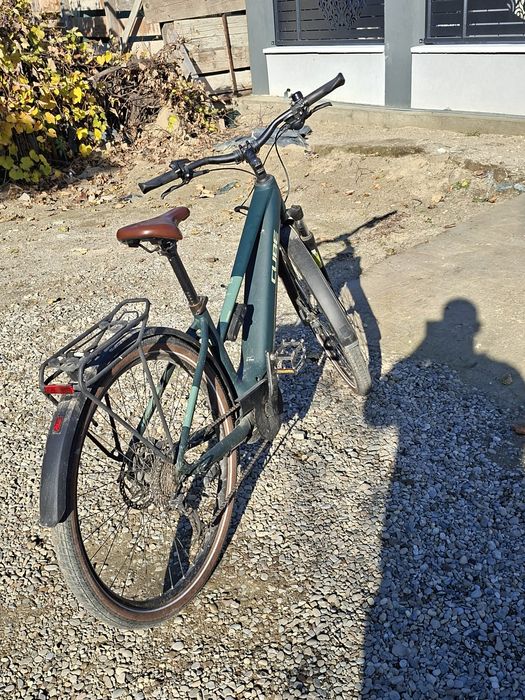 Bicicleta Cube touring hybrid One 500