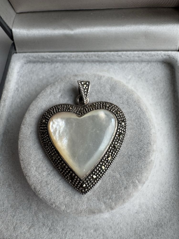 Pandantiv din argint, sidef si marcasite