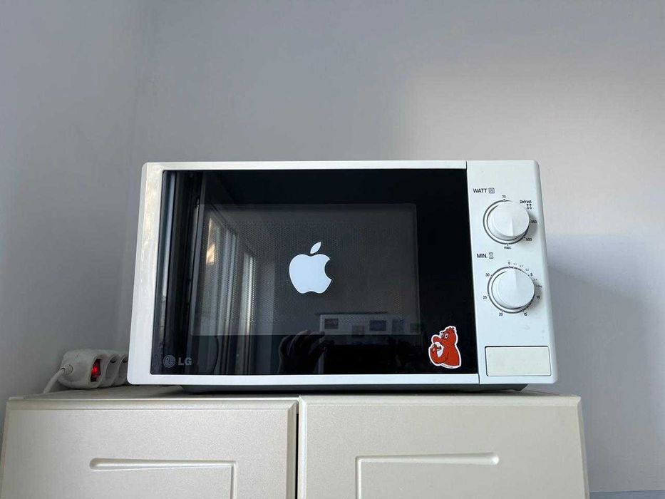 микроволновая печь LG, б/у в отличном состоянии