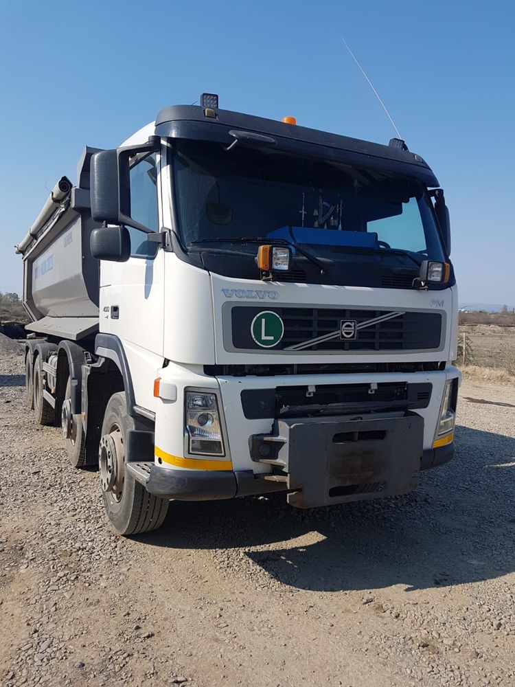 Vând sau închiriez camioane si utilaje de construcții