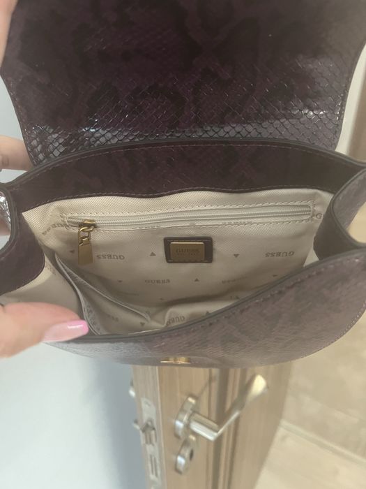 Чанта guess с една дълга дръжка