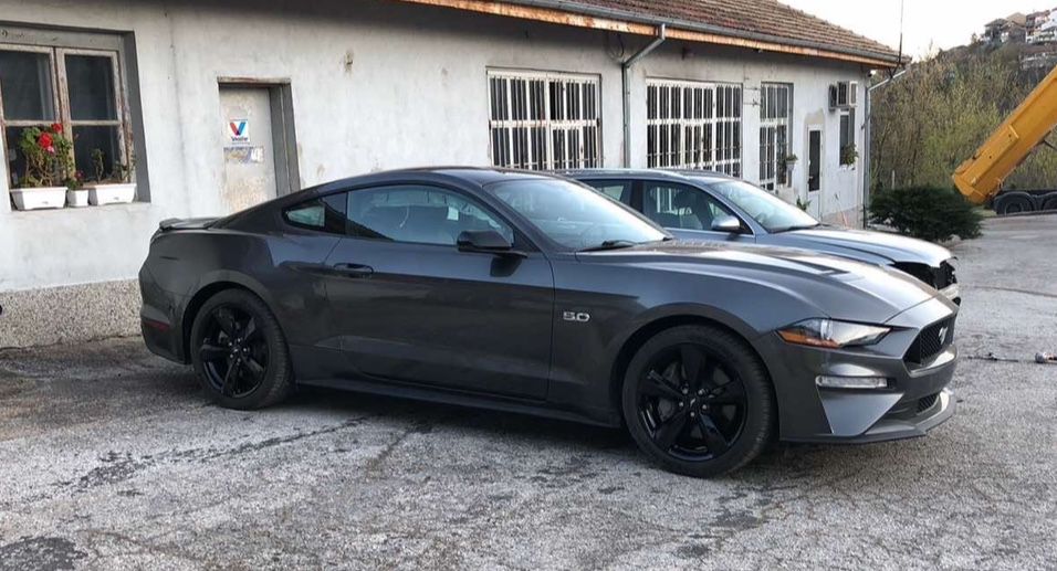 Ford Mustang GT на части