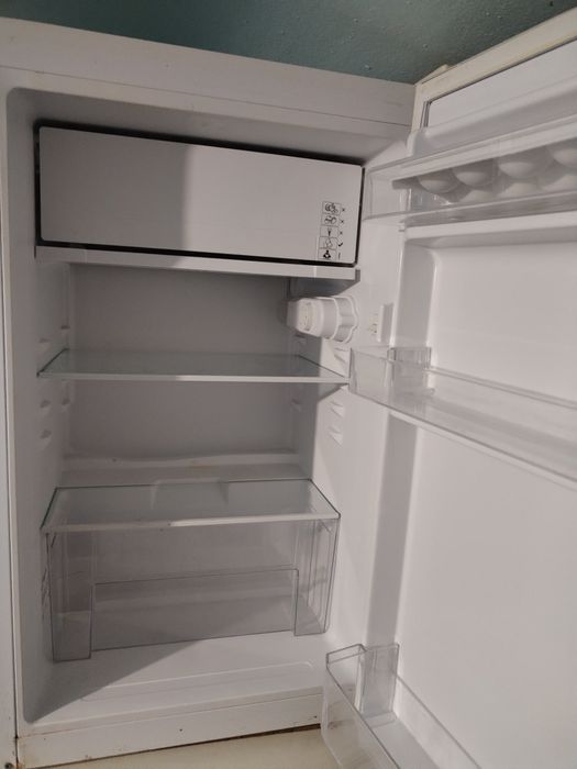 Vând frigider detalii la telefon