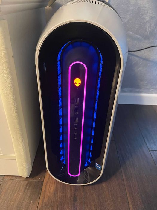 PC Alienware Aurora R12–i5 11400F, RX580, 256 GB NWME. 1.8TB HDD. RGB