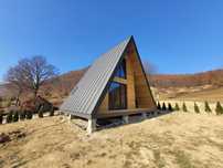 Casa si Cabana stil A-Frame pe structura de lemn