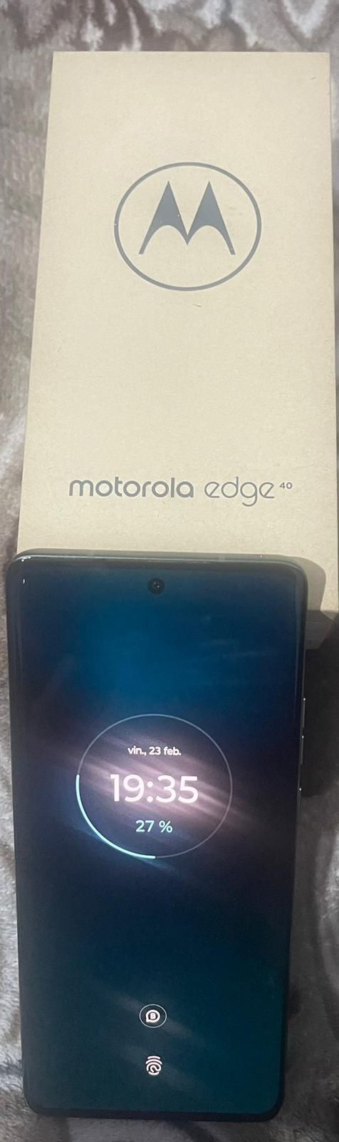 Vând telefon Motorola edge 40