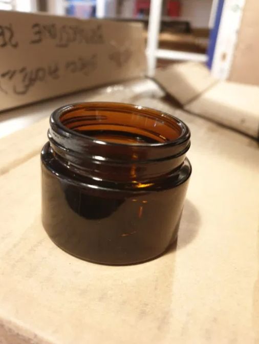Recipiente noi din sticla bruna - produse cosmetice - 50 ML - 3 lei