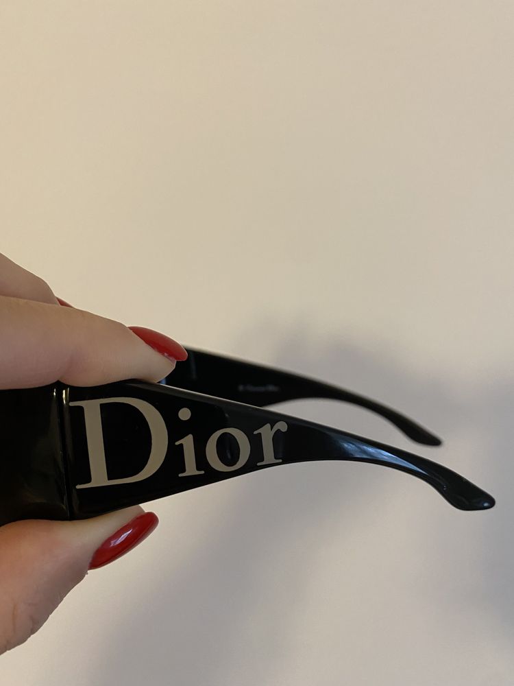 Ochelari de soare DIOR, ca noi