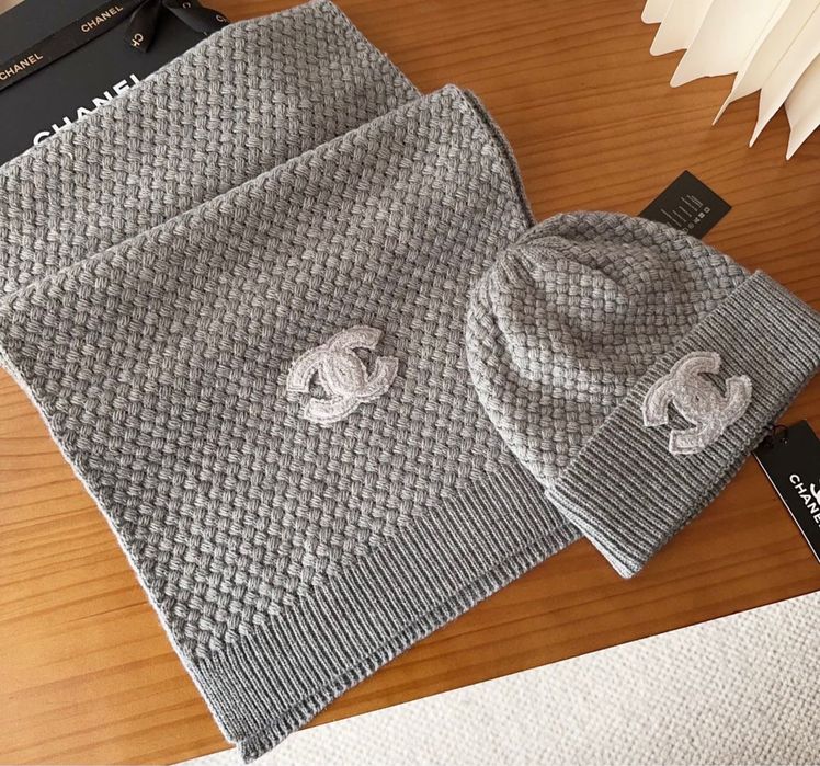 Set fular si caciula Chanel , calitate premium , pe comanda