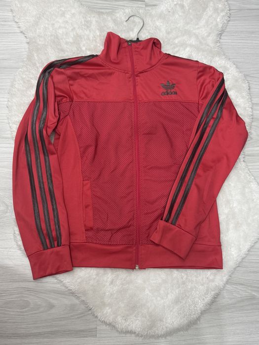 Дамски спортни горнища adidas
