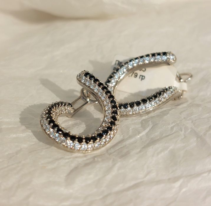 Продам красивые золотые серьги