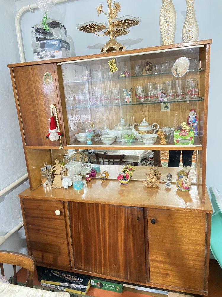 Сервант сатылады Срочно жаксы бағада өте мықты сапалы