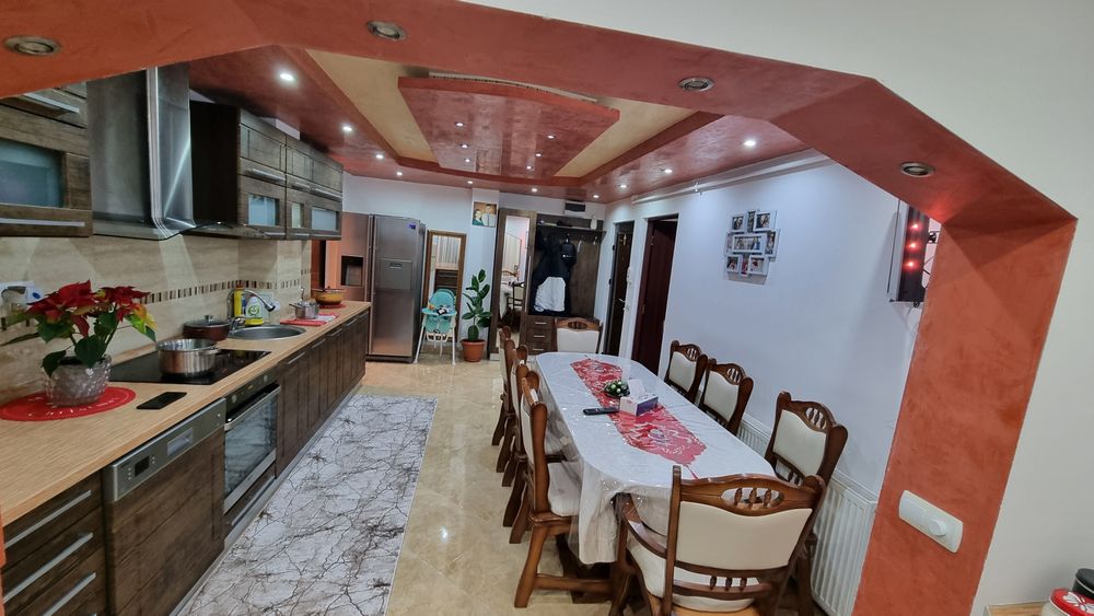 De inchirat apartament 3 camere!