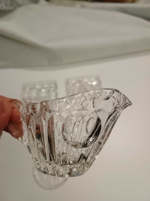 Пресовано стъкло- сосиера,подложка и плато