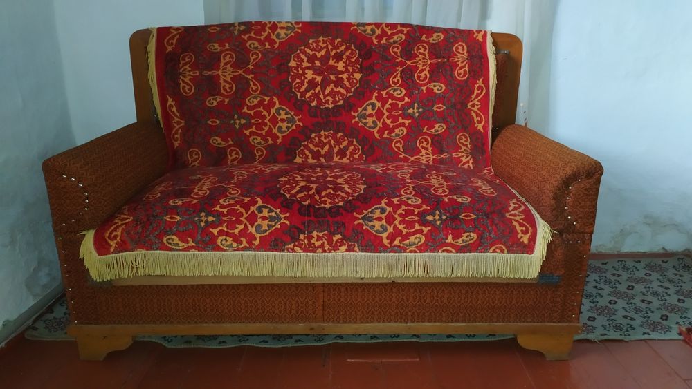 Диван со съемной спинкой