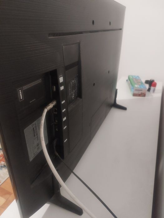 Vând televizor marca Samsung.