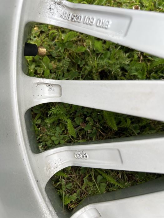 Vând jante Audi r17