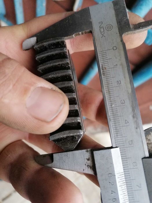 обратни челюсти за струг