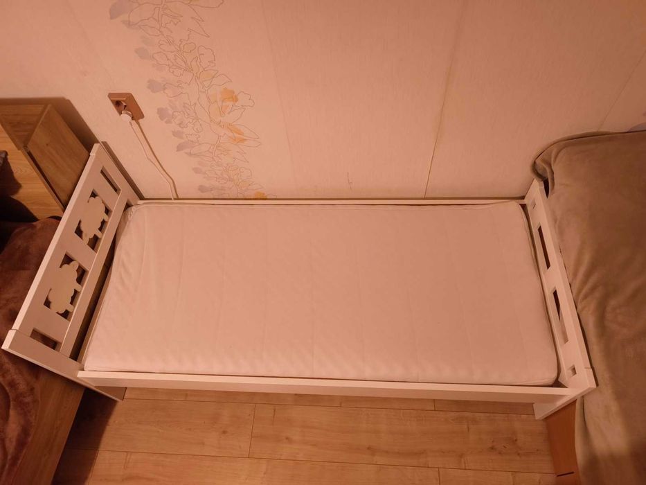 Легло с подматрачна рамка и матрак