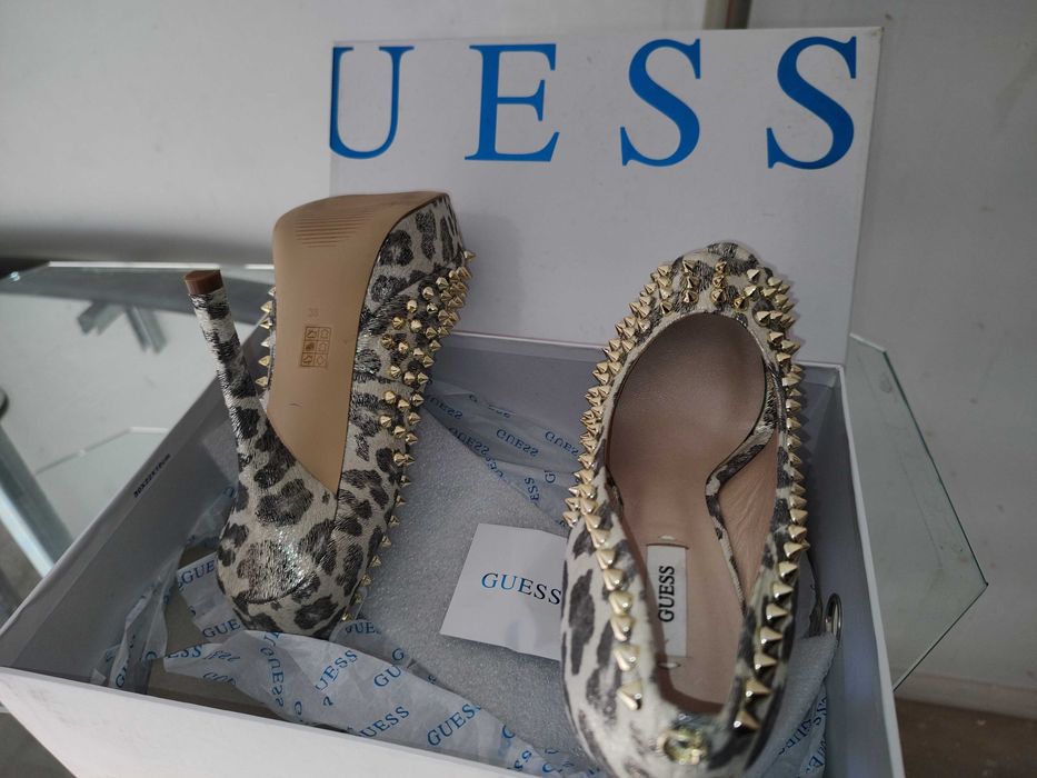 НОВИ Guess номер 38 дамски обувки