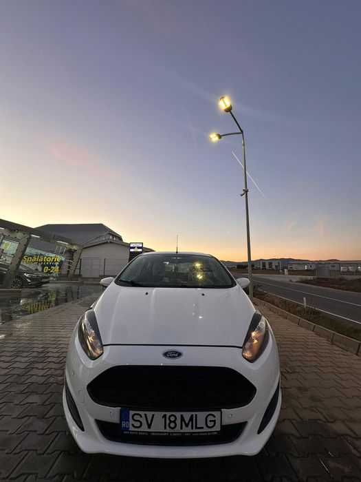 vând ford fiesta 2013