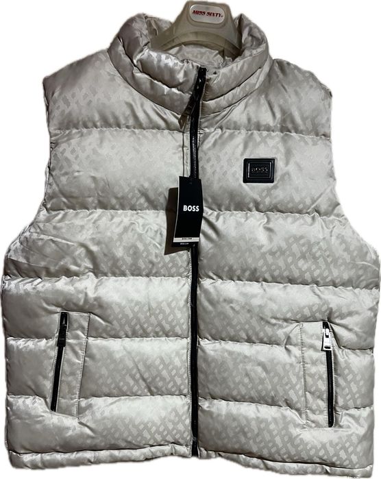 Мъжки елек boss армани. Нова цена 69 лв