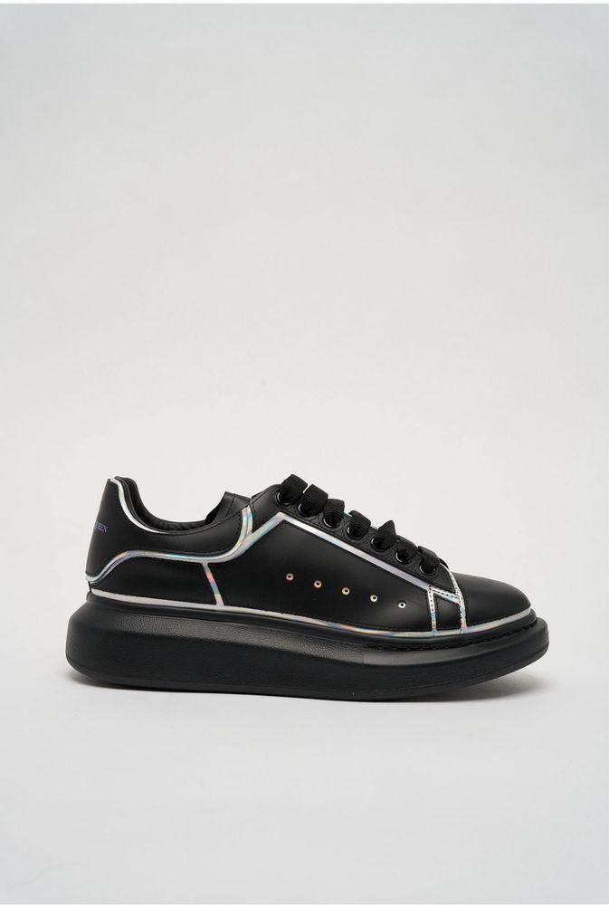 Vand adidasi Alexander McQueen