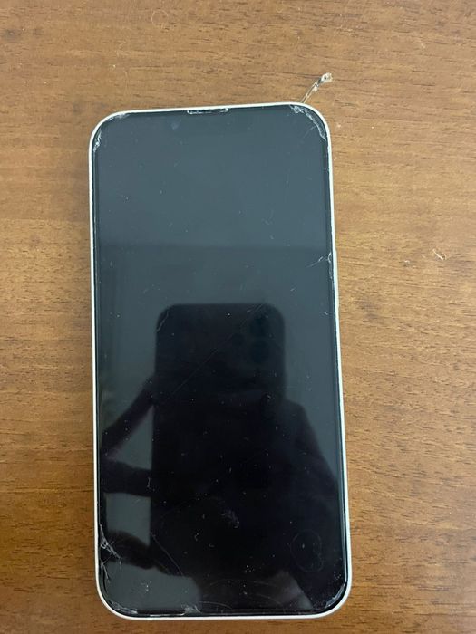 Продам IPhone 13 128 гб,в белом цвете