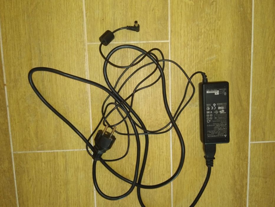 Vând încărcător laptop