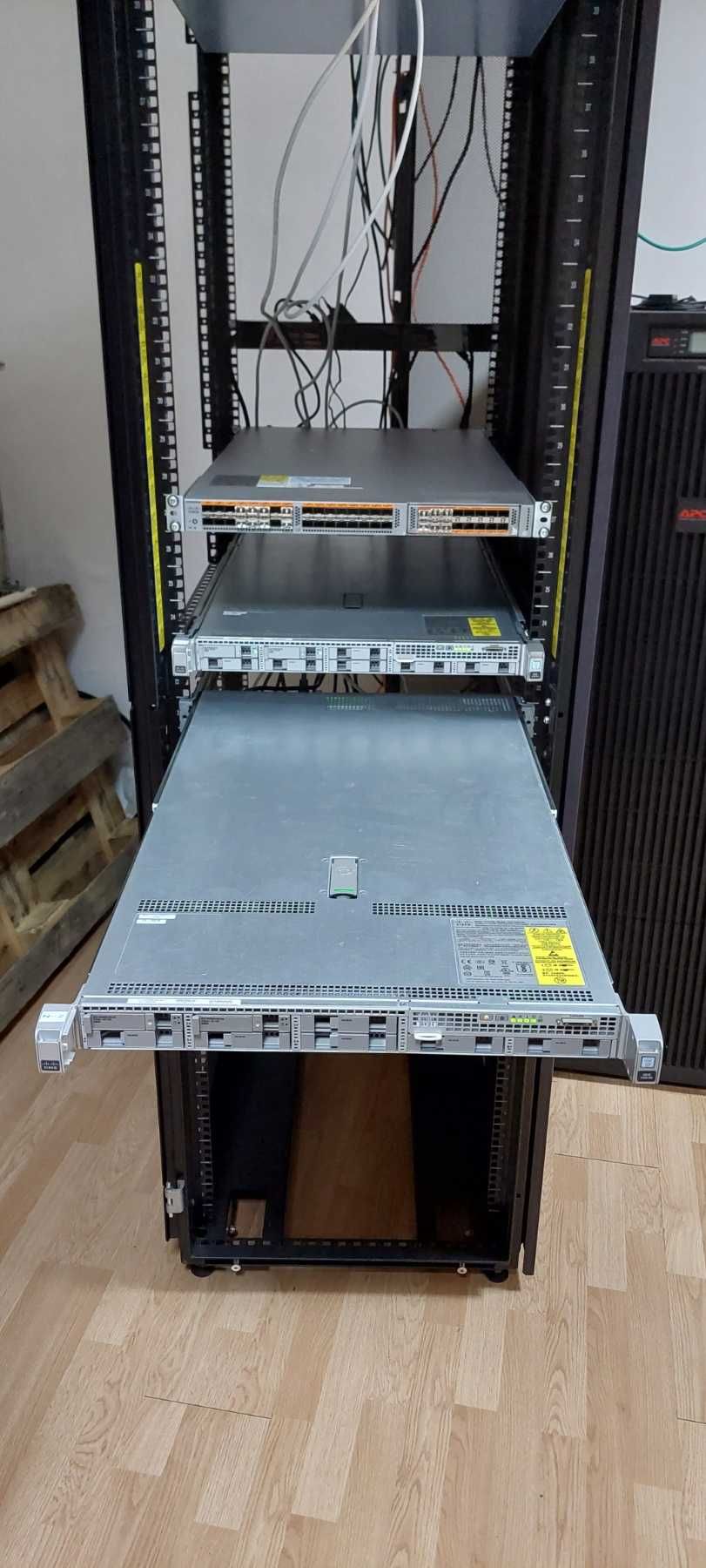 Cisco UCS C220 M4 1U Server Сървър 8x 2,5" SFF