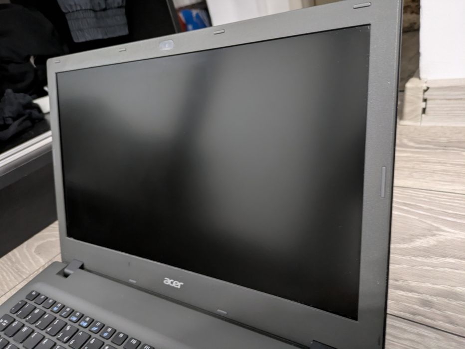 Laptop Acer Aspire 573G cu Nvidia 920M 2GB, i5 4210u
