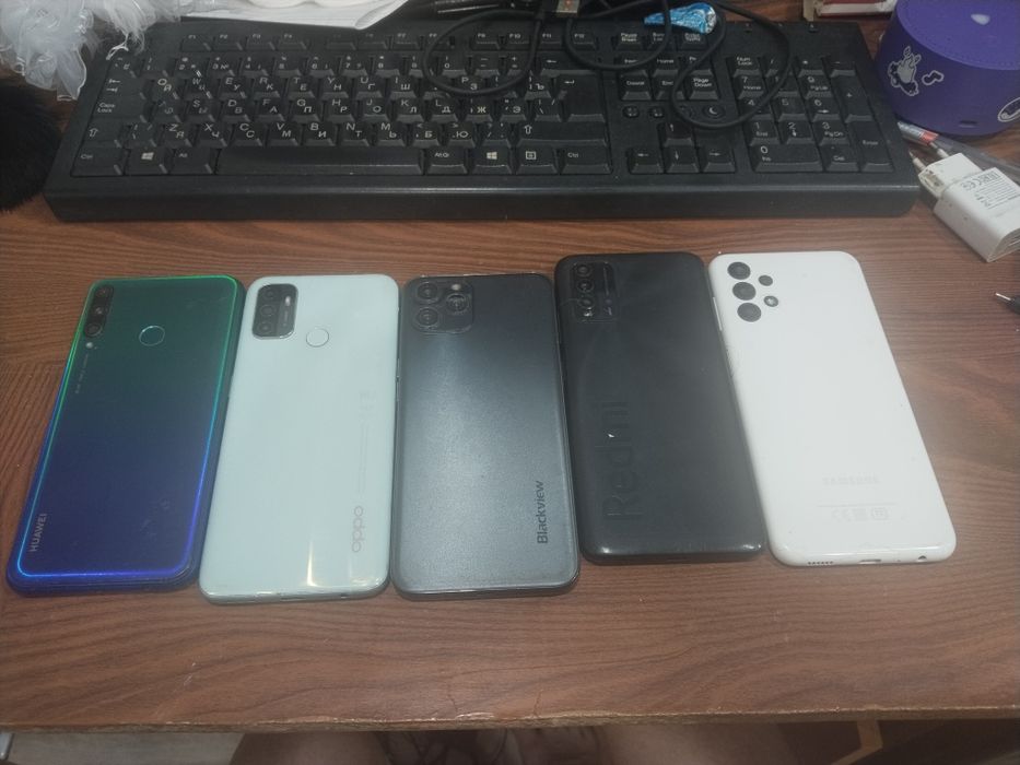 Продам телефоны.