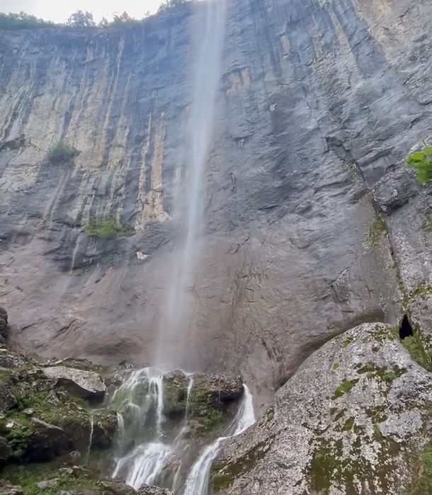 Продава се Парцел УПИ в с.Гара Бов, мах.Скакля, срещу водопада