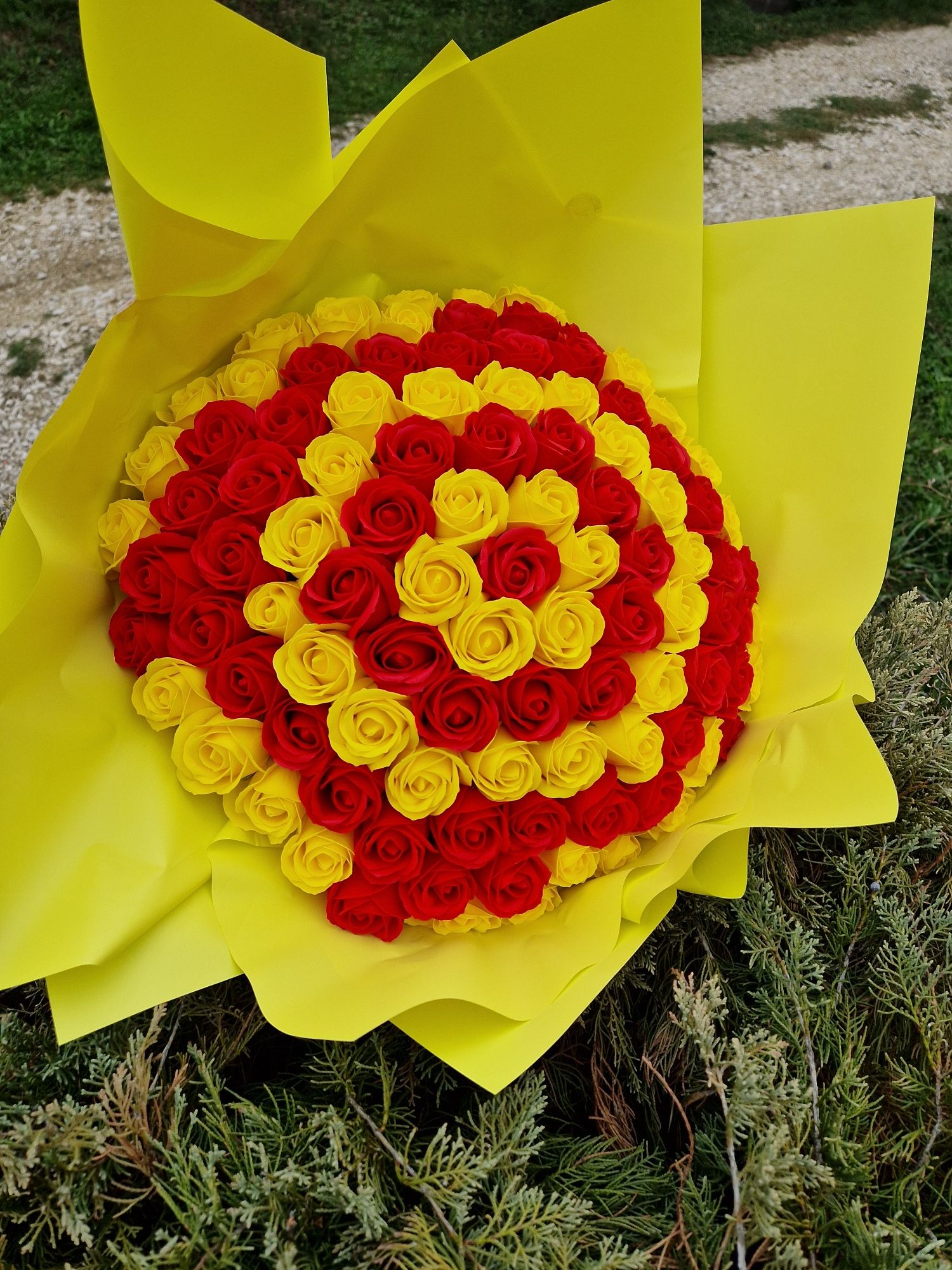Vând buchete / aranjamente din trandafiri de săpun!
