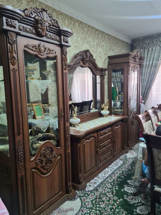 Zal uchun penal va komod, holati juda yaxshi, yangiday