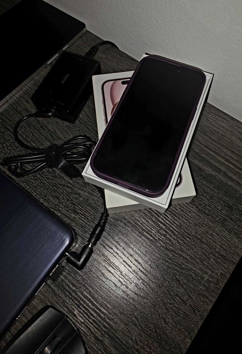 Vand iphone 15 pink-128 GB