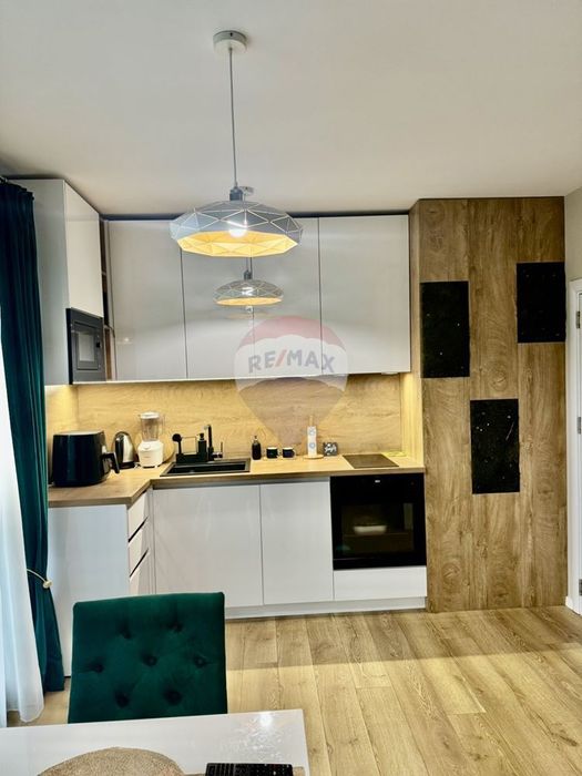 Продава се Тристаен апартамент в Варна, Левски - 90 кв.м за 2778 €/кв.м - Снимка #2