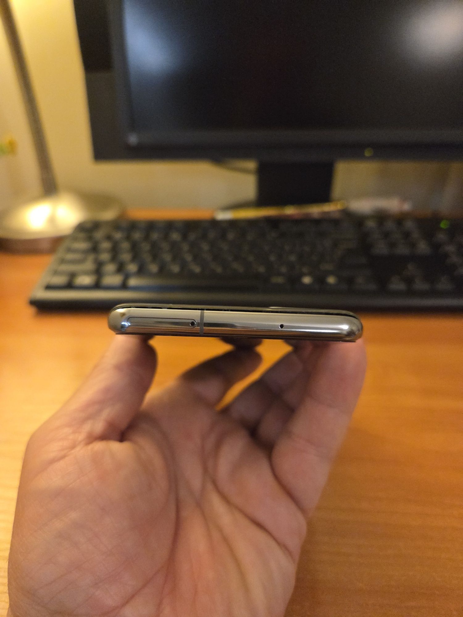 Продавам Samsung S20 + Cosmic Gray