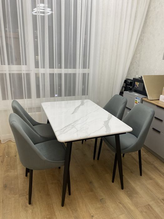 Стулья и столь комплект