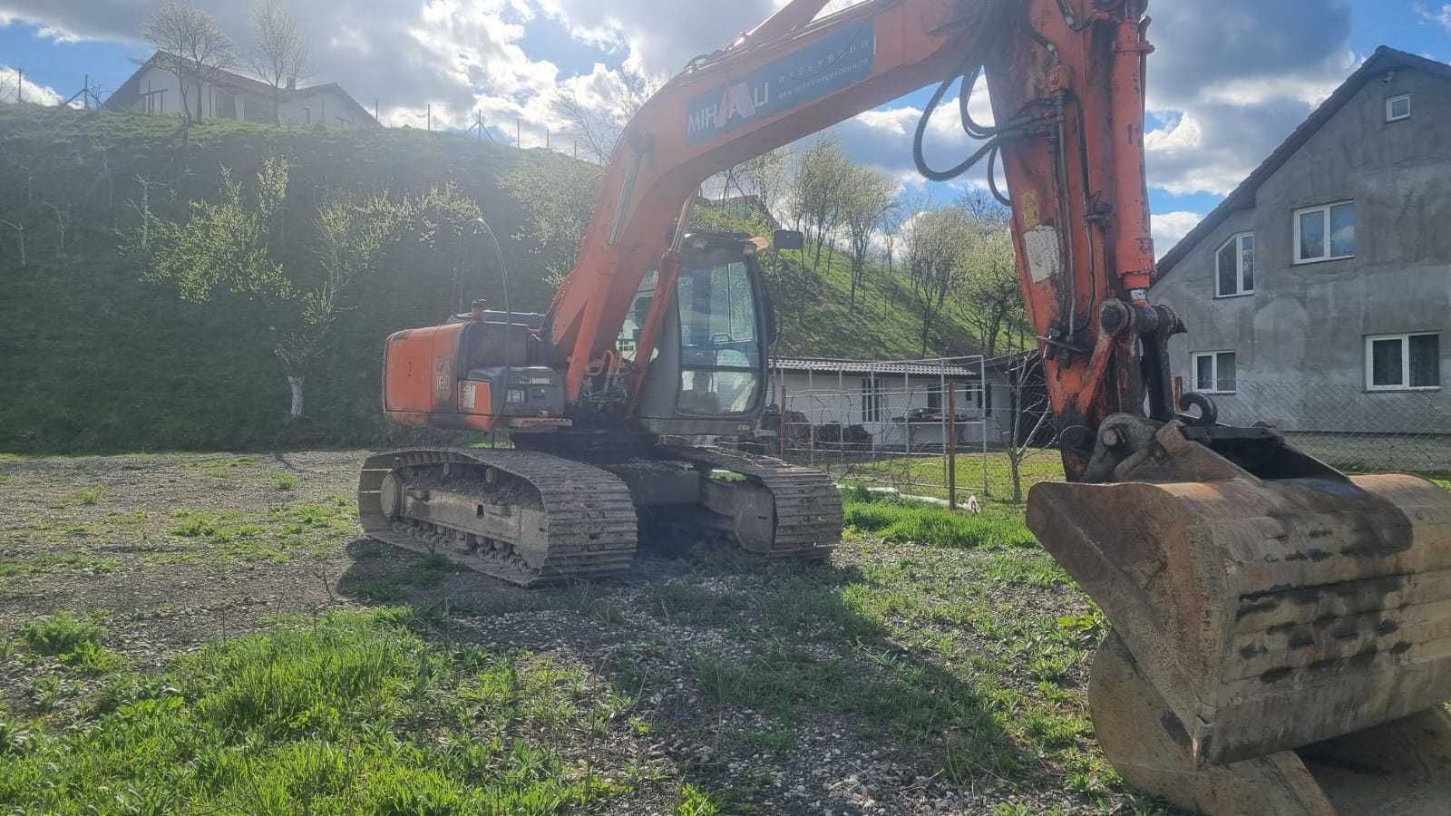 Inchiriere miniexcavator Kubota 3.7 t, dotat cu picon si diverse cupe