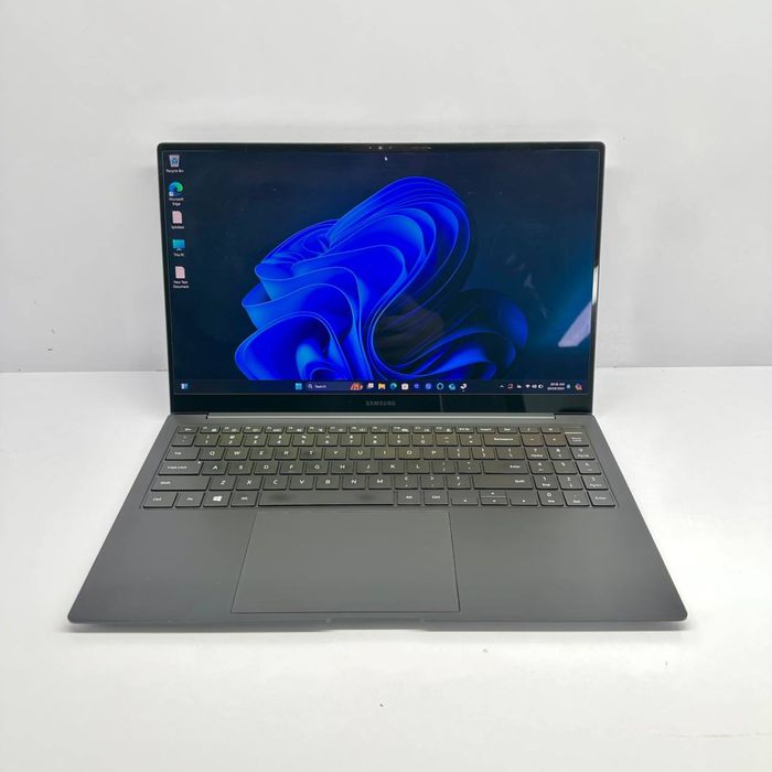 Noutbuk Samsung book pro i7