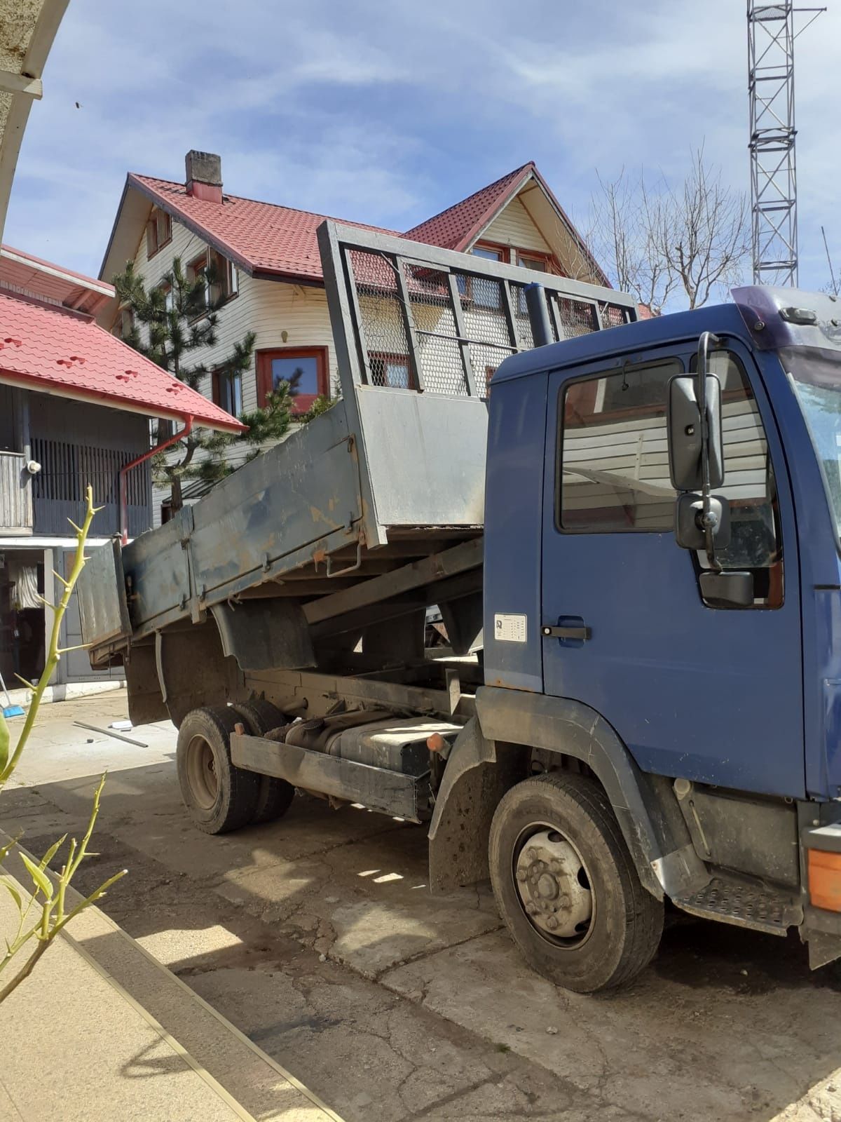 Vând MAN 8163-albastru și/sau  9224-galben basculabile