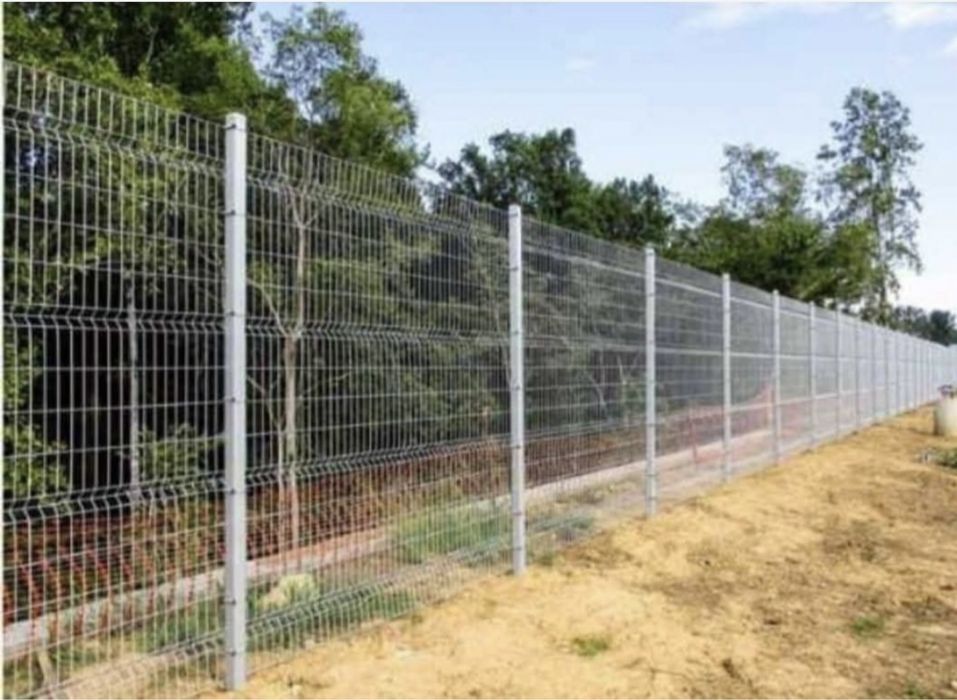 Gard din plasă bordurat împrejmuire teren
