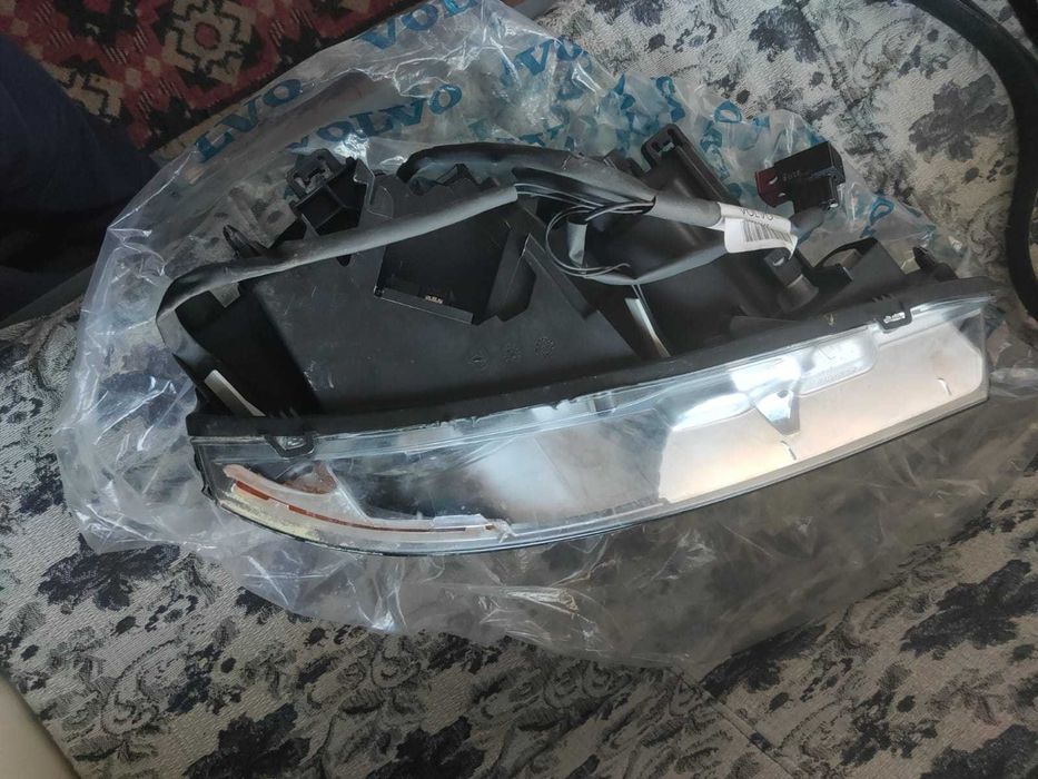 Volvo XC90 Оригинален Ксенонов Ляв Фар 31446872