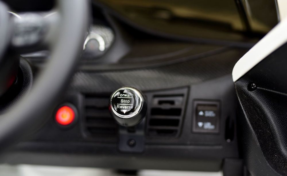 Masinuta electrica Kinderauto BMW X6M 2x35W STANDARD #Alb